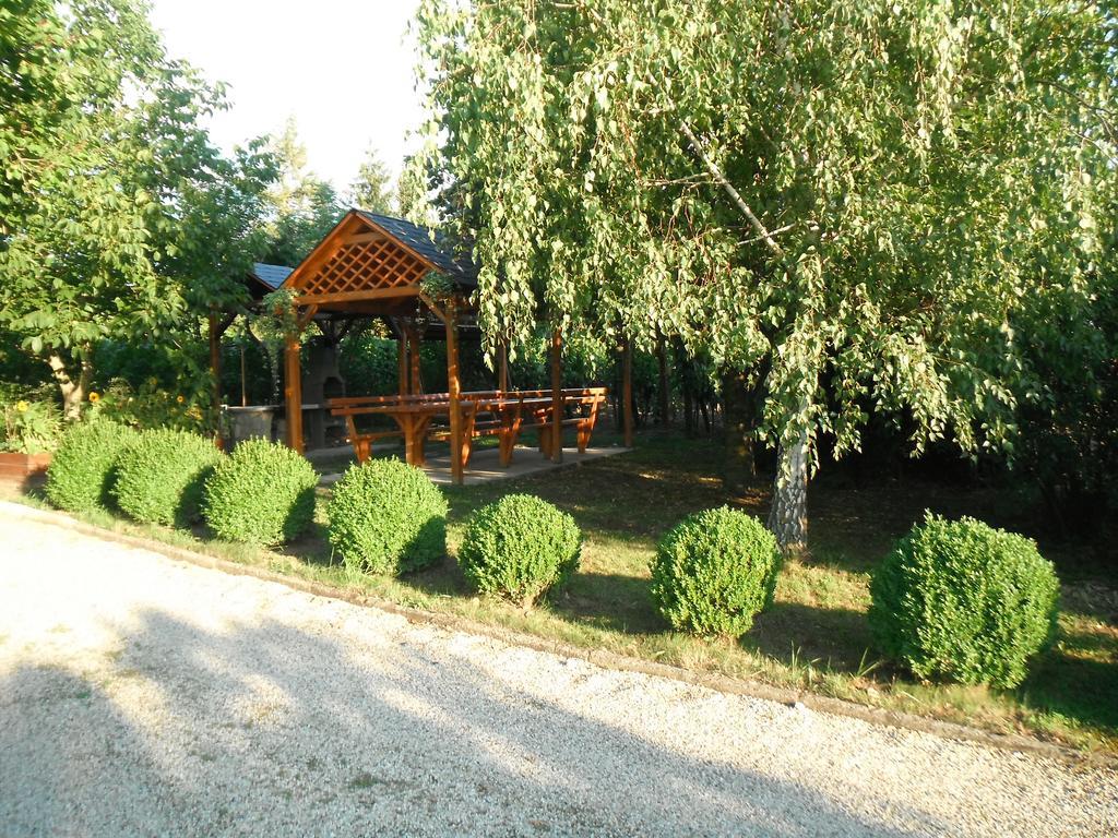 Szoloskert Apartman Черсектомай Екстериор снимка